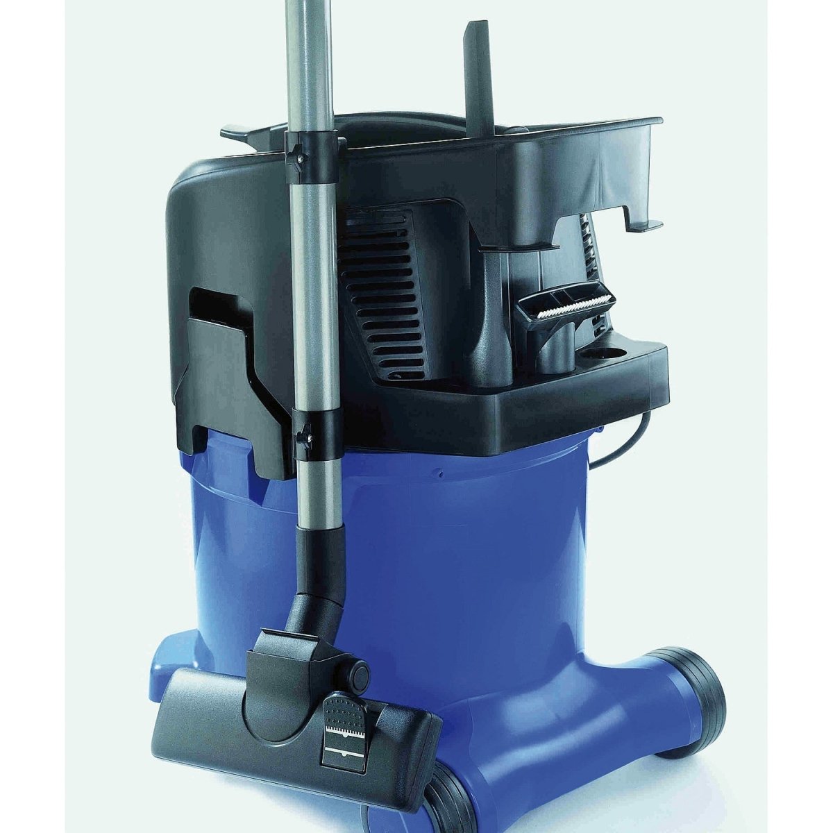 Nilfisk　バキュームクリーナー　ATTIX30-01　未使用 ニルフィスク 業務用 100V 乾湿両用掃除機 ATTIX 30-01PC PRO 溶接